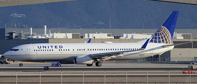 United Boeing 737-924 N71411, Phoenix Sky Harbor, February 24, 2015